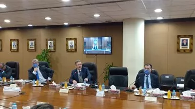 «الملا» يكلف بمراجعة موقف مشروعات التكرير الجديدة لمواجهة «كورونا»