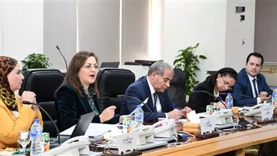 3 وزراء يبحثون دعم العمالة المتضررة من تداعيات فيروس كورونا