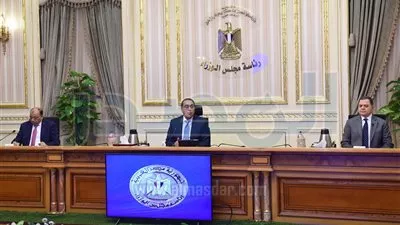 رئيس الوزراء يُشدد على التعامل بحسم مع مخالفات البناء وتحويلها للنيابة العسكرية