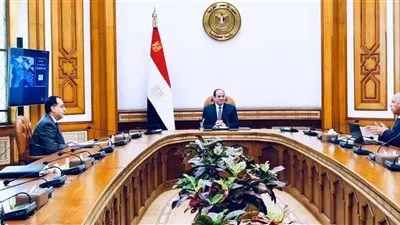 السيسى يوجه باستمرار تحديث منظومة النقل ومشروعات الطرق فى مصر