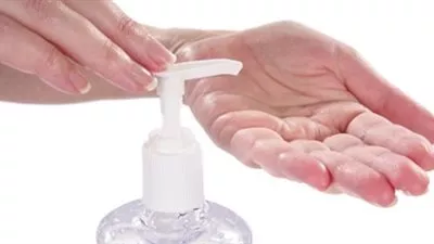 مصلحة الكيمياء تحلل 500 عينة مطهرات ومنظفات وكحول وكمامات يوميًا