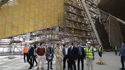 وزير السياحة والآثار يتفقد المتحف المصري الكبير