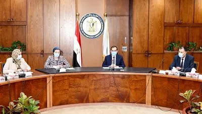 «البترول» و«البيئة» يبحثان حل مشكلة الصرف الصناعى فى خليج السويس