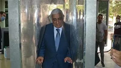 المصرف المتحد يحصن العملاء والعاملين بكابينة التطهير والتعقيم