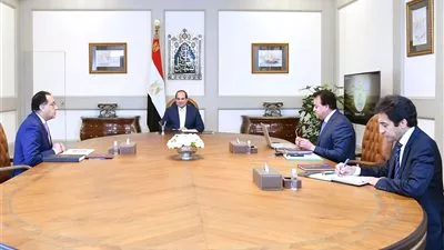 السيسى يوجه بدعم التجارب الإكلينيكية حول كورونا وبناء قاعدة من النابغين