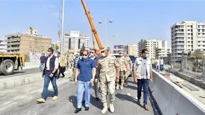 السيسى يتفقد أعمال تطوير عدد من الطرق والمحاور والكباري شرق القاهرة