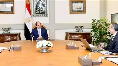 السيسى يوجه بتطوير منظومة الإنترنت ودعم تمويل أجهزة الحاسب الشخصي للطلاب