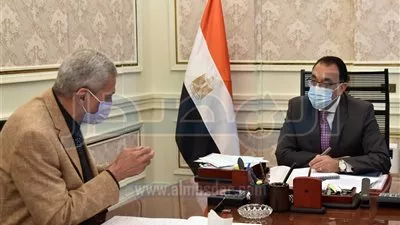 «مدبولى» يناقش استراتيجية توطين صناعة المستحضرات والمستلزمات الطبية