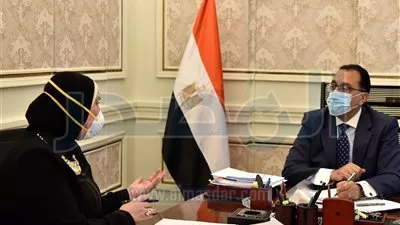 «مدبولى» يستعرض الاشتراطات الفنية لتصنيع الكمامات القماشية