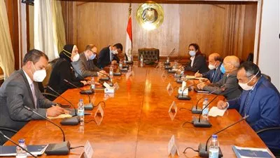 «التجارة» و«الانتاج الحربى» تبحثان الارتقاء بجودة وتنافسية الصناعة المصرية