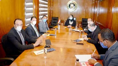 وزيرة التجارة تبحث مع «سيمنز» تزويد الصناعة المصرية بالتقنيات المتطورة
