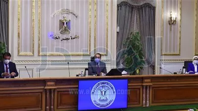 رئيس الوزراء يشدد على ضرورة توفير المستلزمات الطبية والأدوية للمستشفيات
