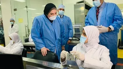 وزيرة التجارة تؤكد إلتزام المصانع بالإجراءات الإحترازية لمواجهة كورونا