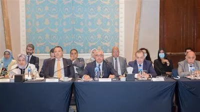 «اقتصادية قناة السويس» تتابع مع «الكهرباء» و«الصندوق السيادي» مشروعات الوقود الأخضر 