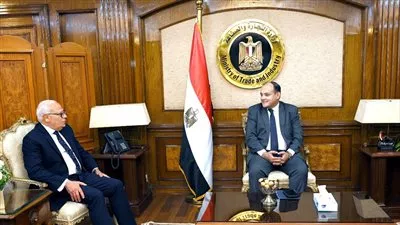 وزير التجارة والصناعة يبحث سبل تعزيز الأنشطة الإنتاجية بمحافظتي بورسعيد والشرقية