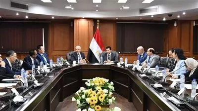 وزير الرياضة يبحث التعاون مع مجموعة من سفراء الدول الآسيوية 