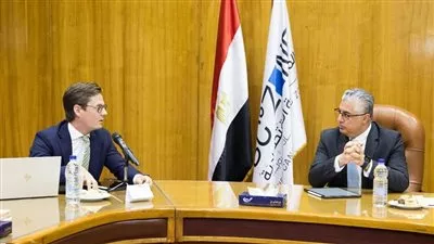 «اقتصادية قناة السويس» تعقد جلسات نقاشية مع «ميرسك» و«سيمنز» حول مشروعات الوقود الأخضر