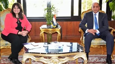 وزيرا الطيران المدنى والهجرة يبحثان تقديم تيسيرات للمصريين بالخارج
