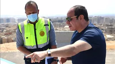 السيسي يتفقد الأعمال الإنشائية لتطوير عدد من الطرق والمحاور بالقاهرة الكبرى