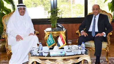 وزير الطيران يبحث مع عضو مجلس الوزراء السعودي تعزيز التعاون بمجال النقل الجوى