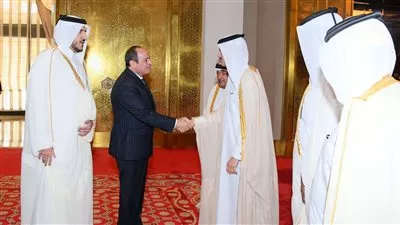 الرئيس السيسي يلتقي أمير دولة قطر بالديوان الأميري بالدوحة