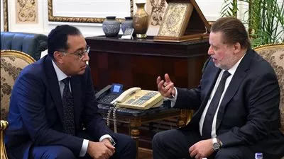 رئيس الوزراء يستعرض مع محافظ البنك المركزي محاور المؤتمر الاقتصادى