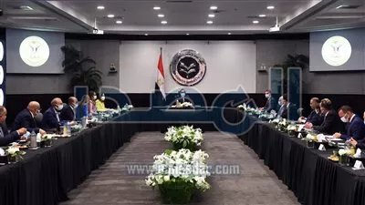 رئيس الوزراء يتابع مع 9 شركات أجنبية ومحلية تنفيذ عدد من المشروعات الجديدة