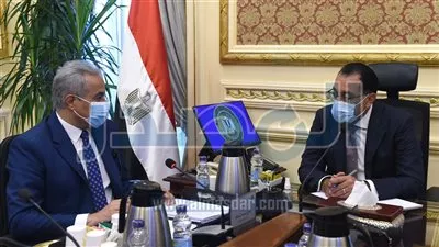 «مدبولي» يُؤكد أهمية تعاون «القوى العاملة» مع اتحاد الصناعات في برامج التدريب المتنوعة