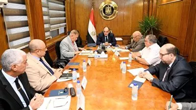 وزير الصناعة: حصر شامل للمصانع المتعثرة بالمحافظات لمساعدتها على استعادة نشاطها الإنتاجي 