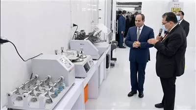 السيسي يتفقد عددًا من المشروعات بالهيئة العامة للاستثمار والمناطق الحرة