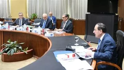 وزير البترول يوجه بزيادة محطات الوقود بالمحاور المؤدية للمدن الجديدة 