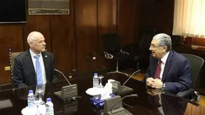 وزير الكهرباء يبحث مع سفير أستراليا بالقاهرة تعزيز التعاون المشترك