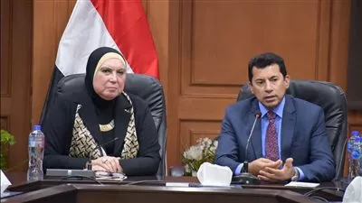 وزير الشباب يبحث زيادة التعاون مع جهاز تنمية المشروعات الصغيرة والمتوسطة