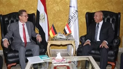 وزير النقل يبحث مع السفير الألماني بالقاهرة الموقف التنفيذي لعدد من المشروعات المشتركة 