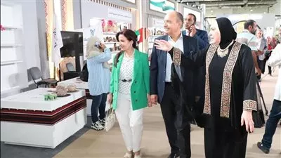 سفير المملكة الأردنية بالقاهرة يزور معرض تراثنا للحرف اليدوية