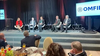  وزيرة التخطيط تشارك بمناقشات المنتدى الرسمي للمؤسسات المالية والنقدية 