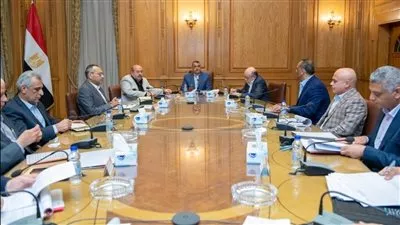 وزير الإنتاج الحربي يتابع آخر مستجدات عدد من المشروعات الجاري تنفيذها