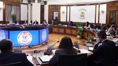 رئيس الوزراء يتابع جهود دعم وتطوير الصناعة وزيادة الصادرات