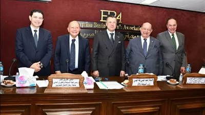 «عيسى» يناقش الاستراتيجية الوطنية للسياحة مع جمعية رجال الأعمال المصريين 