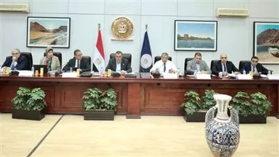 وزير السياحة والآثار يترأس الاجتماع الثاني للجنة الدائمة لتراخيص المنشآت الفندقية 
