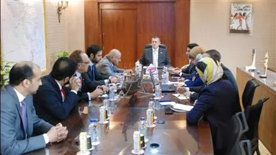 وزير السياحة والآثار يبحث سبل التعاون مع وفد رابطة رجال الأعمال القطريين 