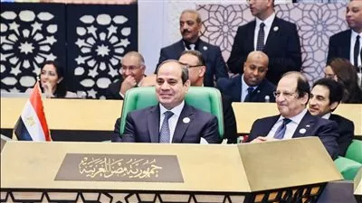 الرئيس السيسي يؤكد ضرورة تعزيز وحدة الصف العربي لمنع التدخلات الخارجية