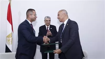مذكرة تفاهم بين«فودافون مصر» وهيئة الطاقة الجديدة لتقليل انبعاثات الكربون