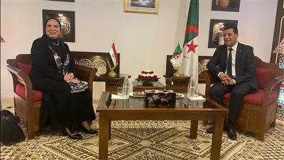 نيفين جامع تستعرض استراتيجية «تنمية المشروعات» للنهوض بقطاع الحرف اليدوية والتراثية 