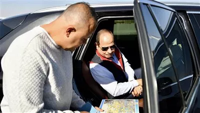 الرئيس السيسي يتفقد الأعمال الإنشائية لتطوير الطرق والمحاور بالقاهرة الكبرى