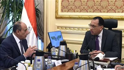 رئيس الوزراء يؤكد أهمية استمرار العمل لتقديم برامج تحفيزية في قطاع الطيران