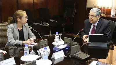 وزير الكهرباء والطاقة المتجددة يبحث ملفات الشراكة المستقبلية مع البنك الدولي 