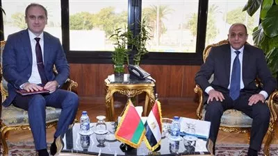وزير الطيران يبحث تعزيز التعاون بين مصر وبيلاروسيا بمجال النقل الجوي