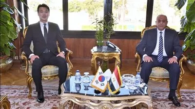 وزير الطيران يبحث مع سفير كوريا بالقاهرة تعزيز التعاون بمجال النقل الجوي