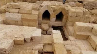 الكشف عن مبنى جنائزي ضخم ونماذج من بورتريهات الفيوم بموقع جرزا الأثري